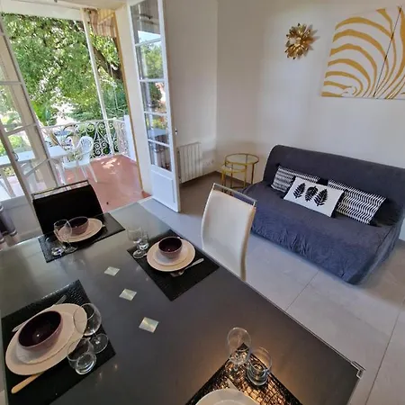-calme Terrasse Ombragee Vue Au Loin - Odette Jean Apartment *